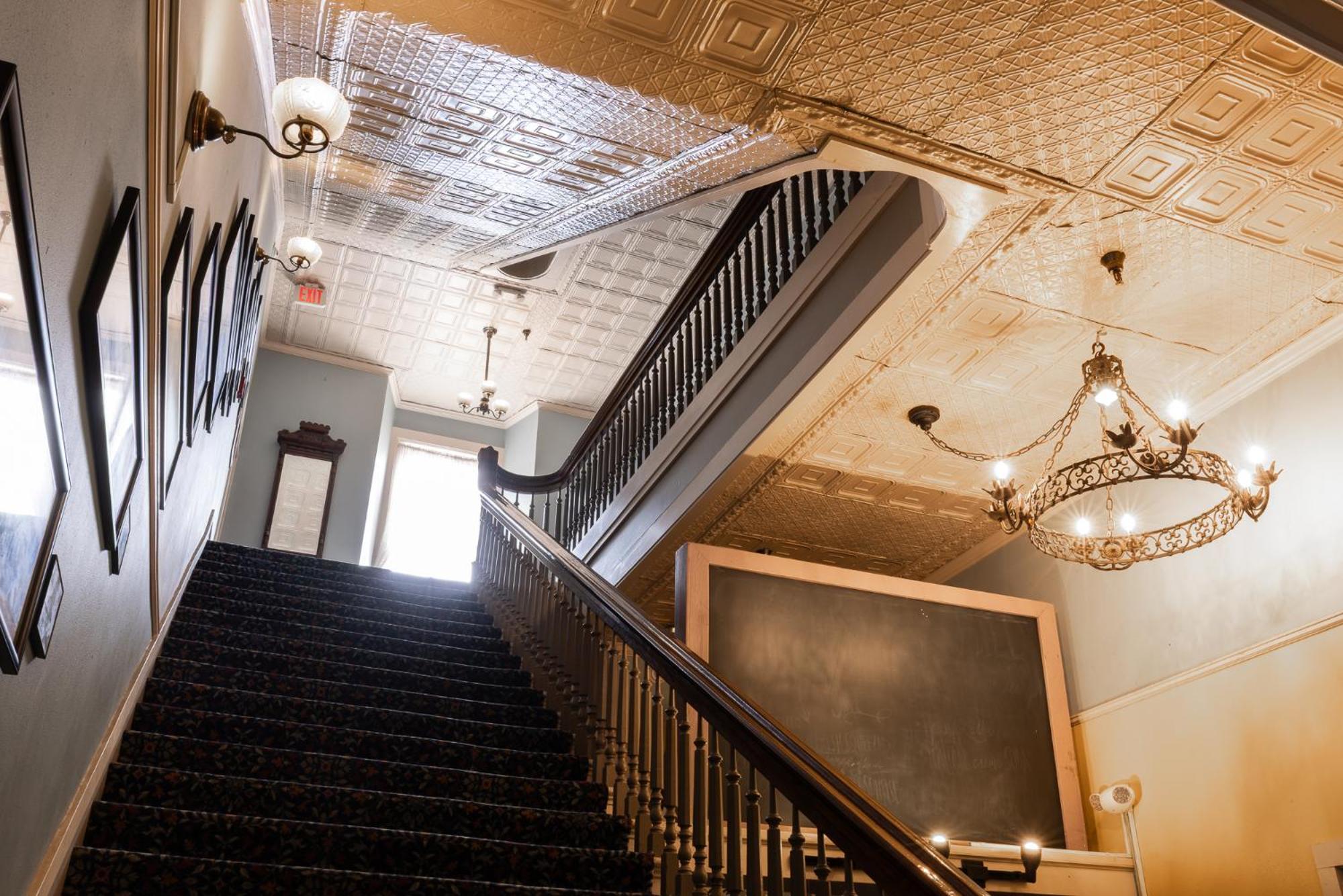 Historic Plaza Hotel 3*