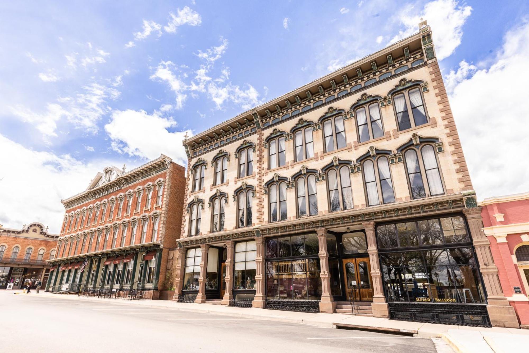 Hotel Historic Plaza