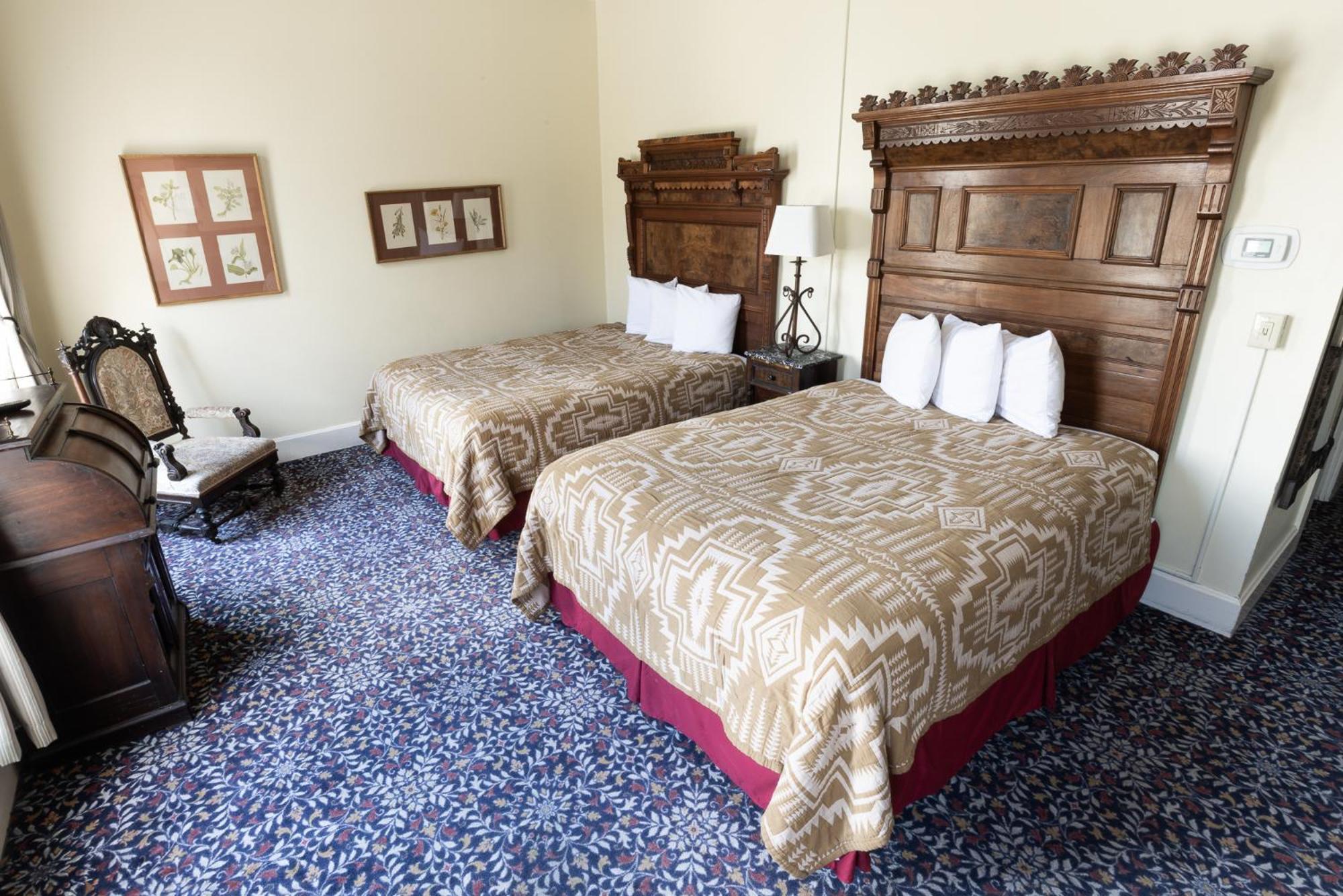 Historic Plaza Hotel